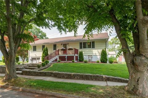 67 Smith Dr, Hamden, CT 06517