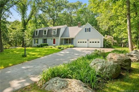 10 Hermitage Dr, Gales Ferry, CT 06335