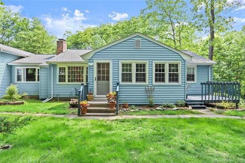 5 Dogwood Ln, Wilton, CT 06897