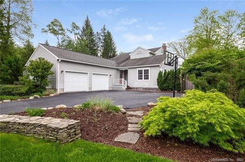 47 Country Club Ln, East Granby, CT 06026