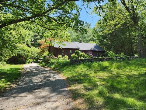 407 Riverside Dr, Thompson, CT 06255