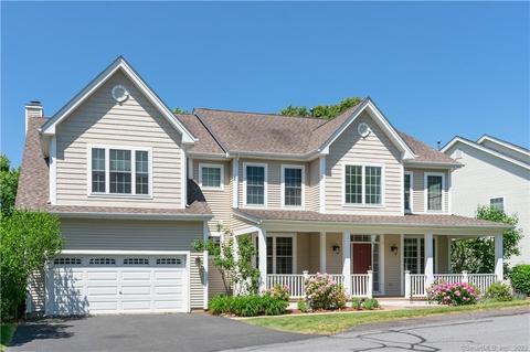 2 Washington Cir, Southbury, CT 06488