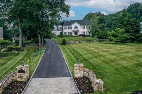 31 Woodridge Ln, New Fairfield, CT 06812