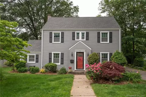 9 Wiltshire Ln, West Hartford, CT 06117