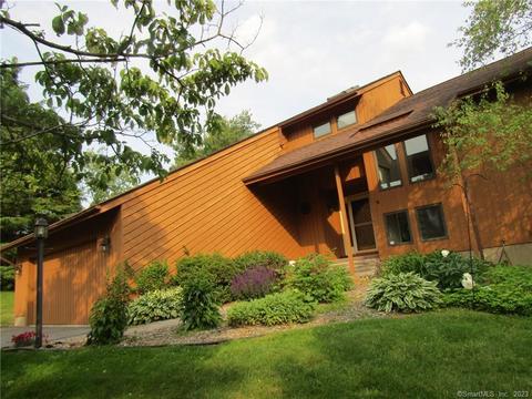 9 Fawn Ridge Dr, Brookfield, CT 06804