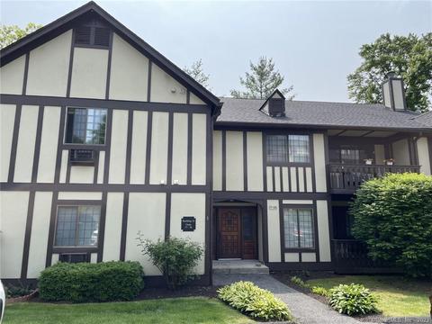 21 Essex Ct #21, Brookfield, CT 06804