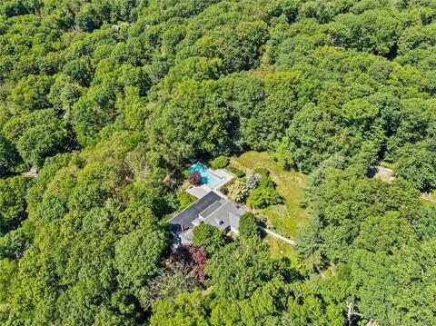 1 Treasure Rd, Fairfield, CT 06824