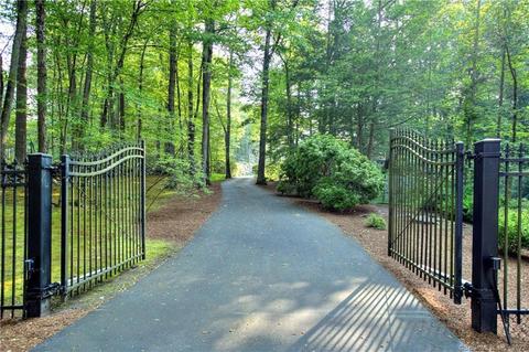 10 Treadwell Ln, Weston, CT 06883