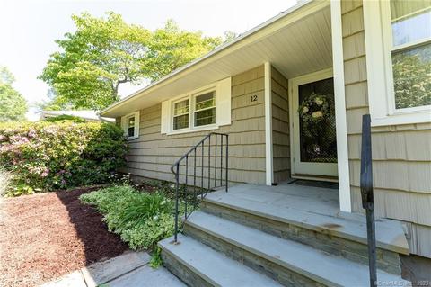 12 Rustic Ln, West Hartford, CT 06107