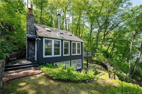 131 Forest Dr, Newtown, CT 06482