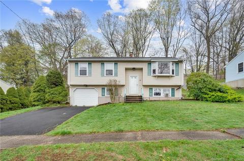 82 Costanzo Ct, Hamden, CT 06518