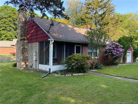3 Cedarcrest Dr, Preston, CT 06365
