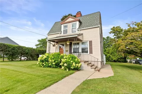 594 Knapps Hwy, Fairfield, CT 06825