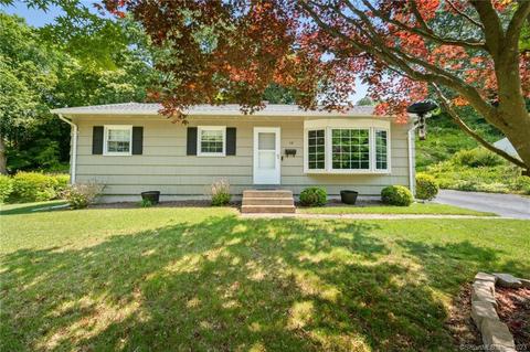 12 Peachvale Dr, Montville, CT 06382