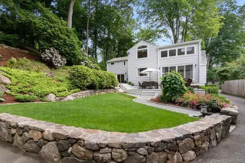 6 Evergreen Ter, Norwalk, CT 06854