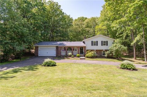 50 Grist Mill Cir, Guilford, CT 06437