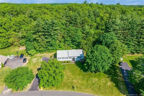 11 Huckleberry Ln, Simsbury, CT 06092