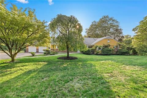 330 W Hill Rd, Stamford, CT 06902