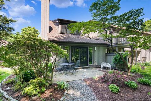 725 Heritage Vlg #E, Southbury, CT 06488