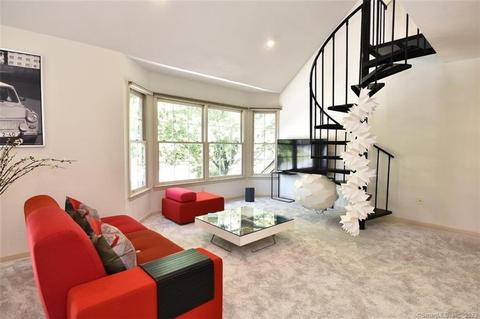 77 Locust Ave #124, New Canaan, CT 06840