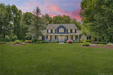 43 Parkwood Rd, Trumbull, CT 06611