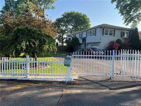 4 Mullen Rd, West Haven, CT 06516