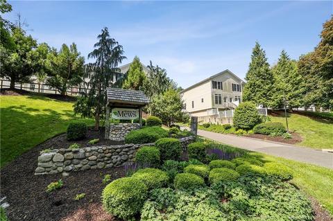 14 Wishing Well Ln #14, New Milford, CT 06776