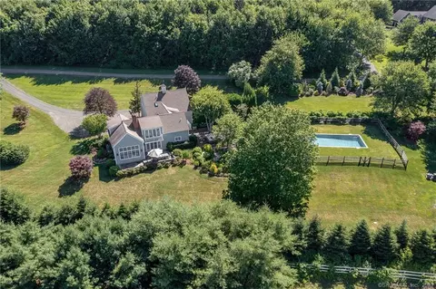 13 Good Hill Ln, Roxbury, CT 06783