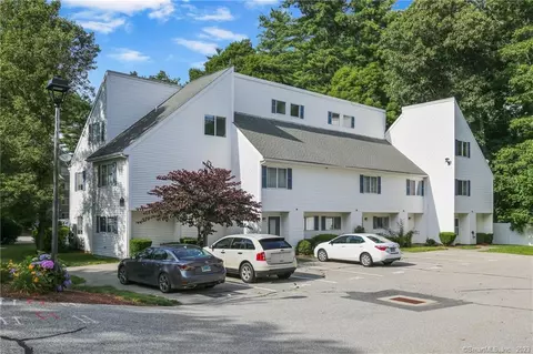 63 Perry St #109, Putnam, CT 06260