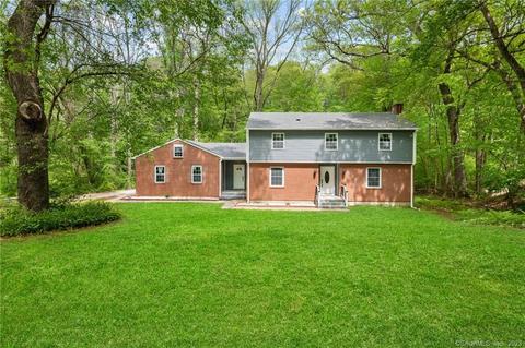 95 Inchcliffe Dr, Ledyard, CT 06335