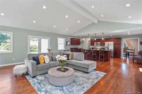 175 Farist Rd, Fairfield, CT 06824
