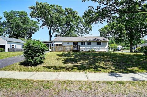 270 Green Manor Ter, Windsor Locks, CT 06096