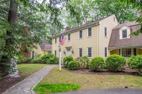 10 Metacomet Rd, Farmington, CT 06032