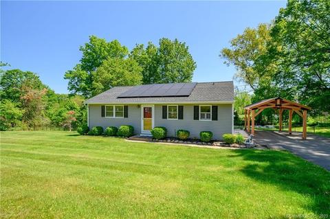 17 Bonnie Brae Dr, Newtown, CT 06470