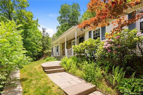 24 Pomeroy Ln, Somers, CT 06071