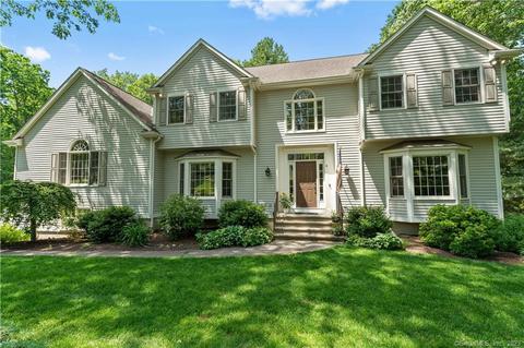 9 Canterbury Ln, Newtown, CT 06482