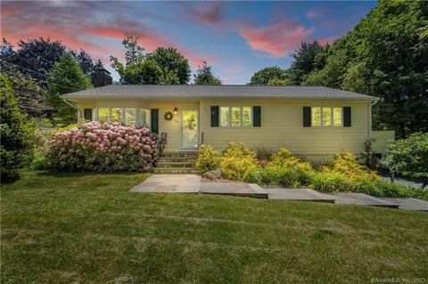 23 Diamond Dr, Newtown, CT 06470