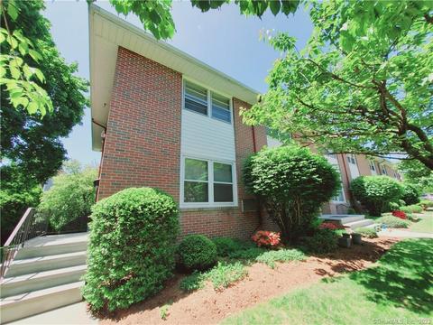 21 Willowbrook Ct, Stamford, CT 06904
