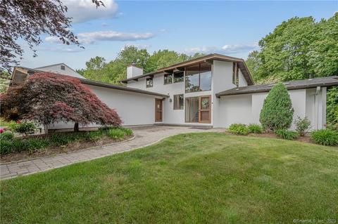9 Harrison Dr, Cromwell, CT 06416