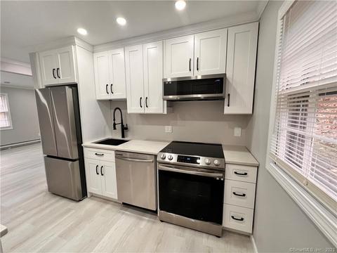 646 Howe Ave #11, Shelton, CT 06484