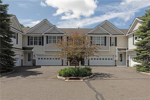 74 Suzie Dr #74, Newtown, CT 06470