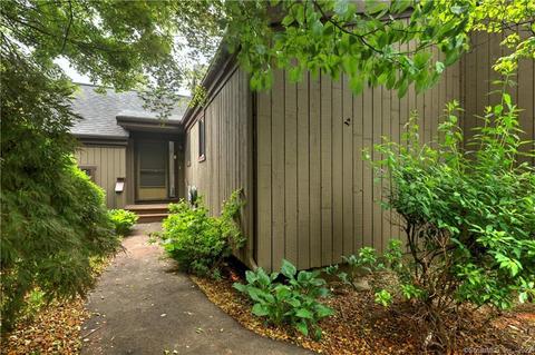 587 Arapaho Ln #A, Stratford, CT 06614