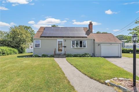 10 Norman Cir, Milford, CT 06460