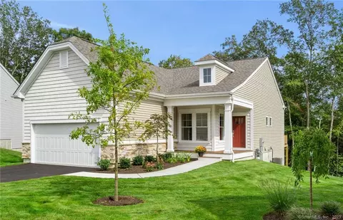 931 Tillinghast Dr #016, Oxford, CT 06478
