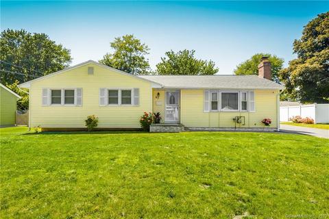 67 Regency Dr, West Hartford, CT 06110