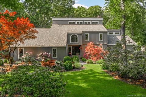 87 Hunting Hills Dr, Southington, CT 06489