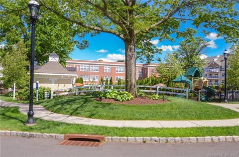 30 Schoolhouse Dr #306, West Hartford, CT 06110