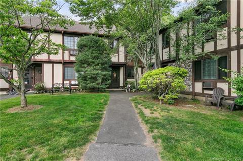 344 Foxwood Ln #344, Milford, CT 06461