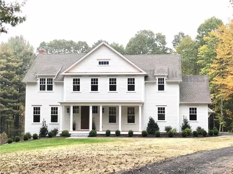 92 Hemlock Rd, Roxbury, CT 06783