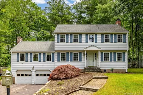8 Watson Dr, Simsbury, CT 06092